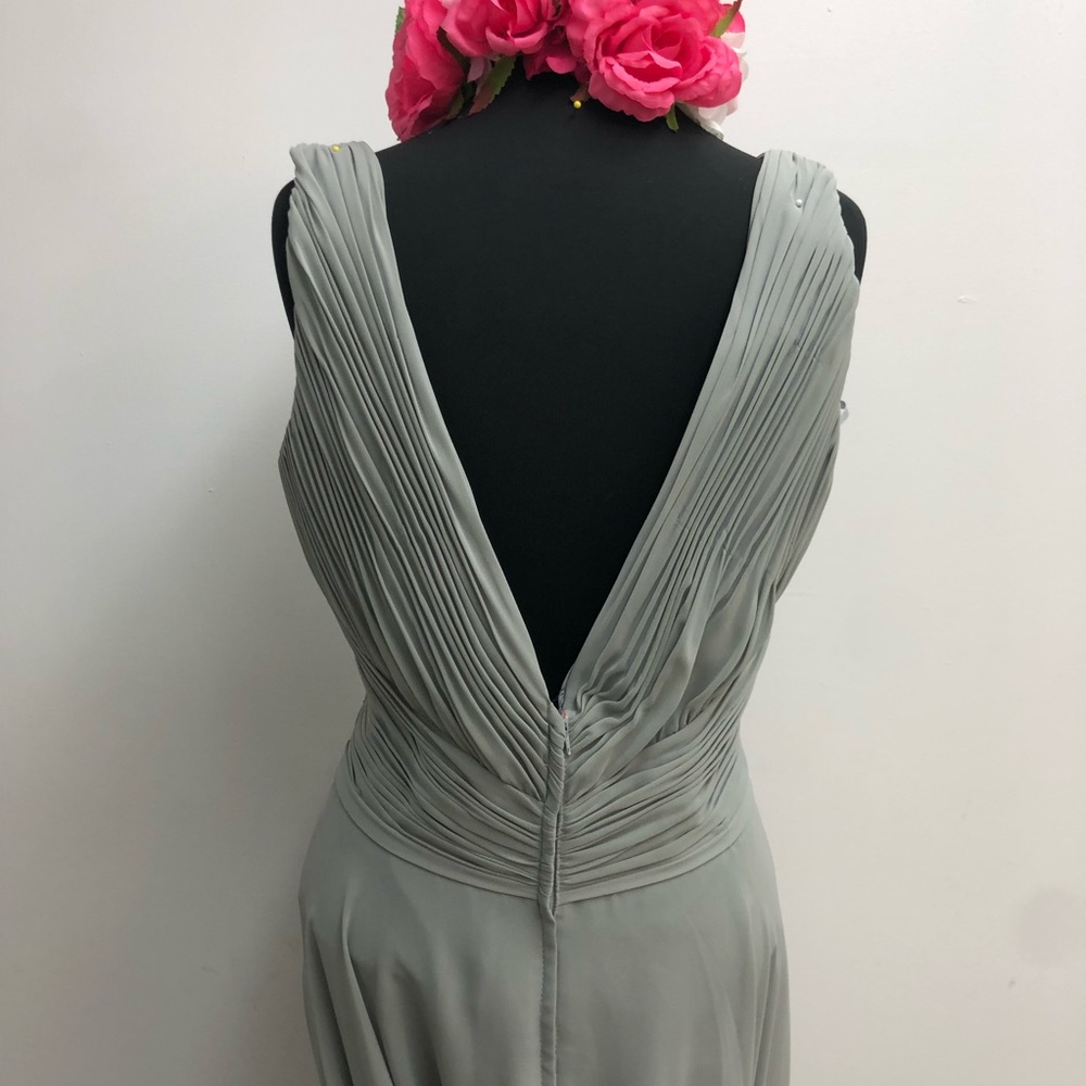 Mary’s dress